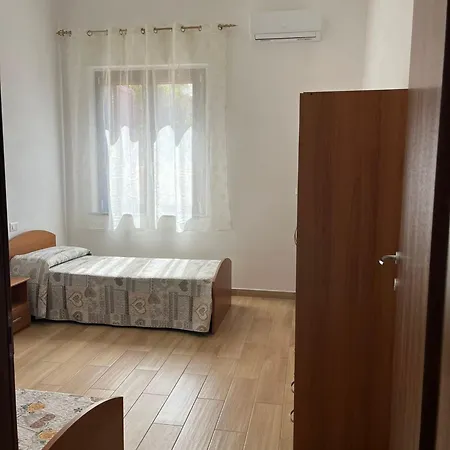 Δωμάτια σε οικογενειακή κατοικία Is Bangius Bacu Abis
